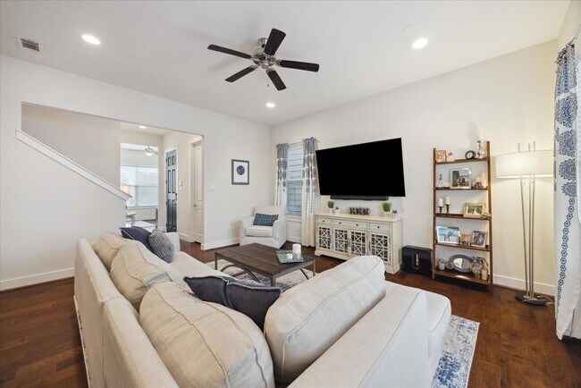 Foto del edificio - 8806 Hollister Pine Ct