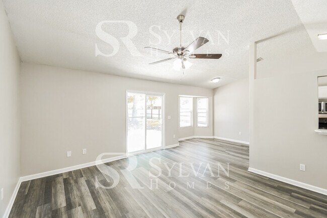 Foto del edificio - Lease today! No extra charge for contentme...