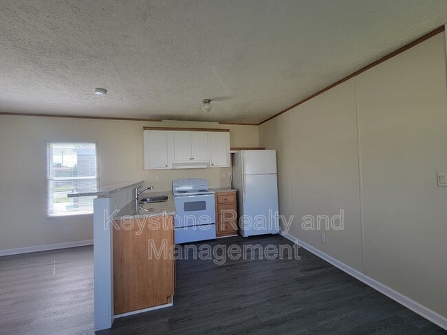 Building Photo - 607 Kerri Ln