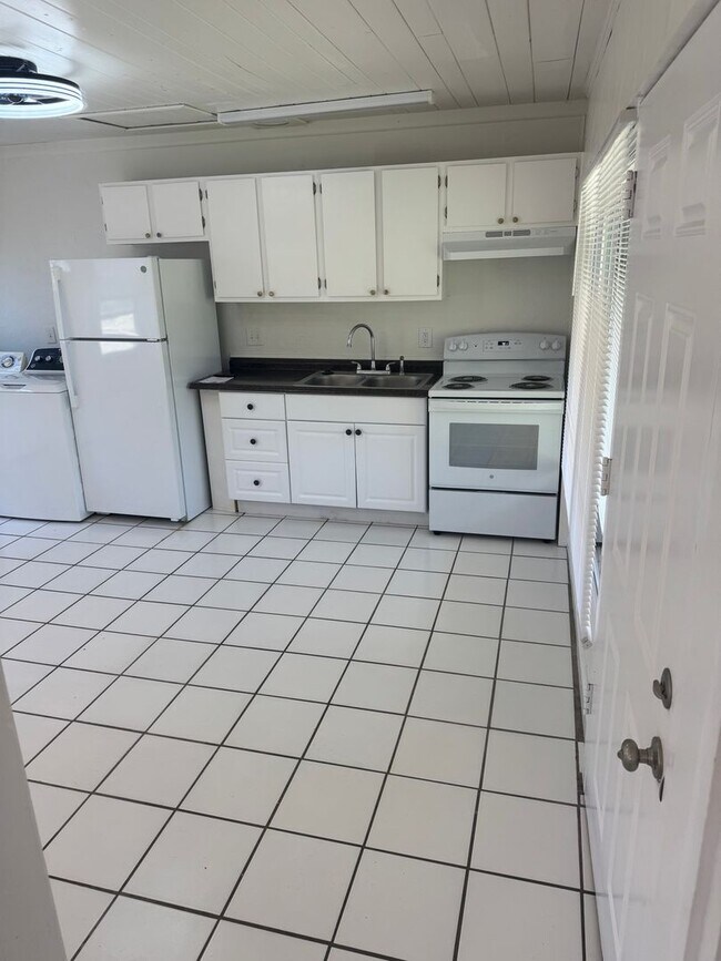 Foto del edificio - Newly Renovated 1-Bedroom w/ HUGE Walk-In ...