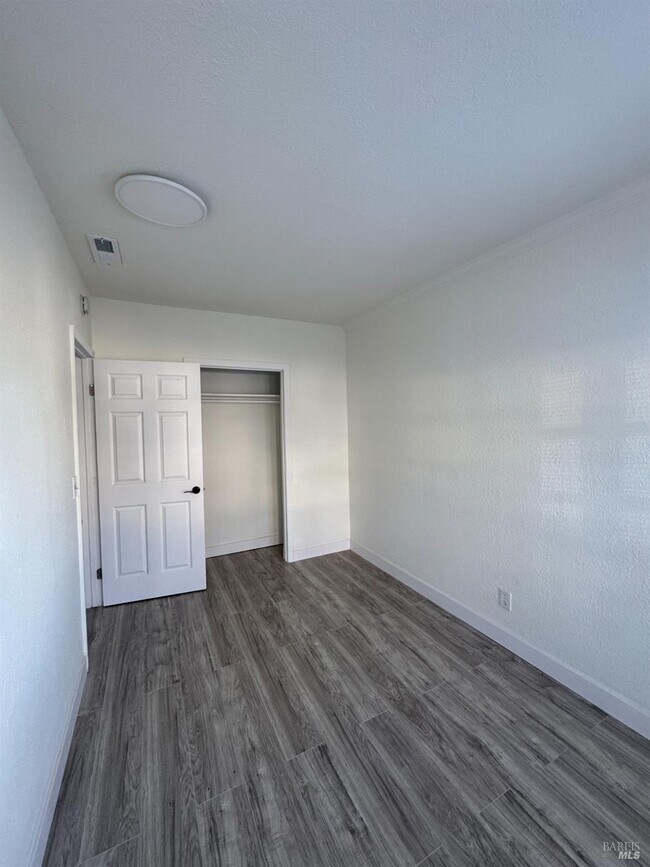 Foto del edificio - 637 Maine St