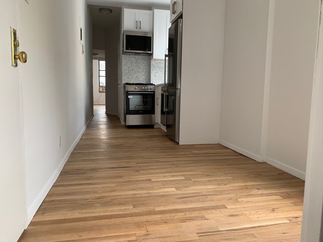 Building Photo - 152 Eighth Avenue