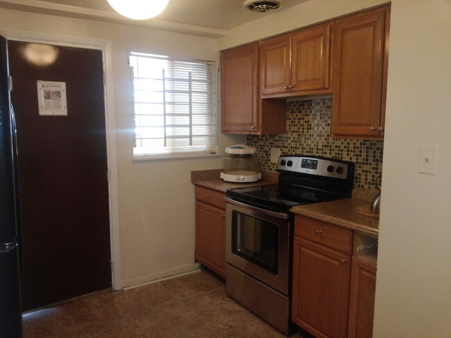 Photo - 8109 S King Dr (Chicago, IL) Apartment