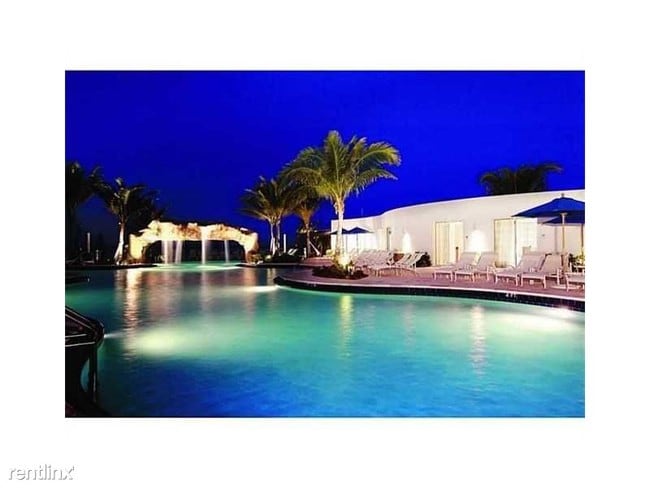 Building Photo - 18201 Collins Ave