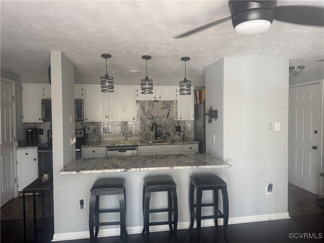 Foto del edificio - 7604 Roscommon Ct