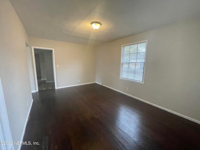 Building Photo - 3763 Valley Rd