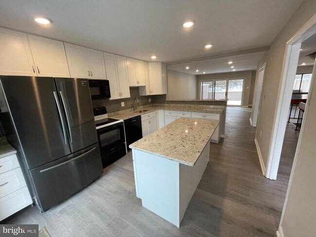 Foto del edificio - 11715 Newbridge Ct