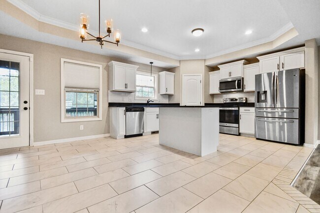 Foto del edificio - Pet Friendly Three Bedroom with Bonus!