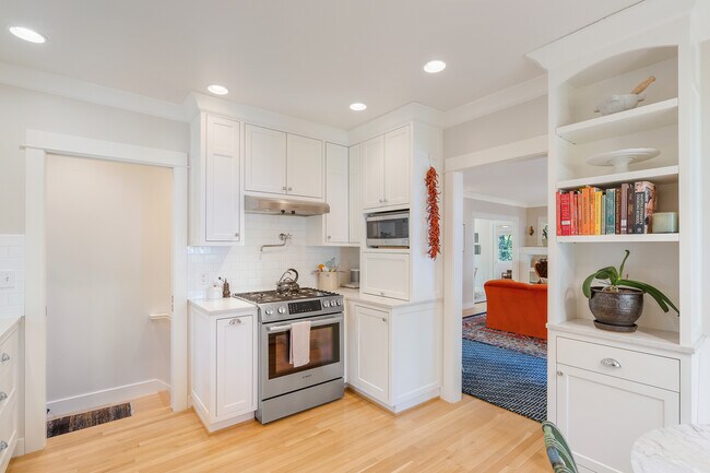 Building Photo - 2666 SW Brae Mar Ct