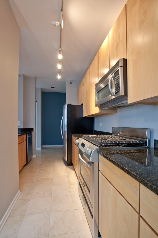 Building Photo - 210 S Desplaines St