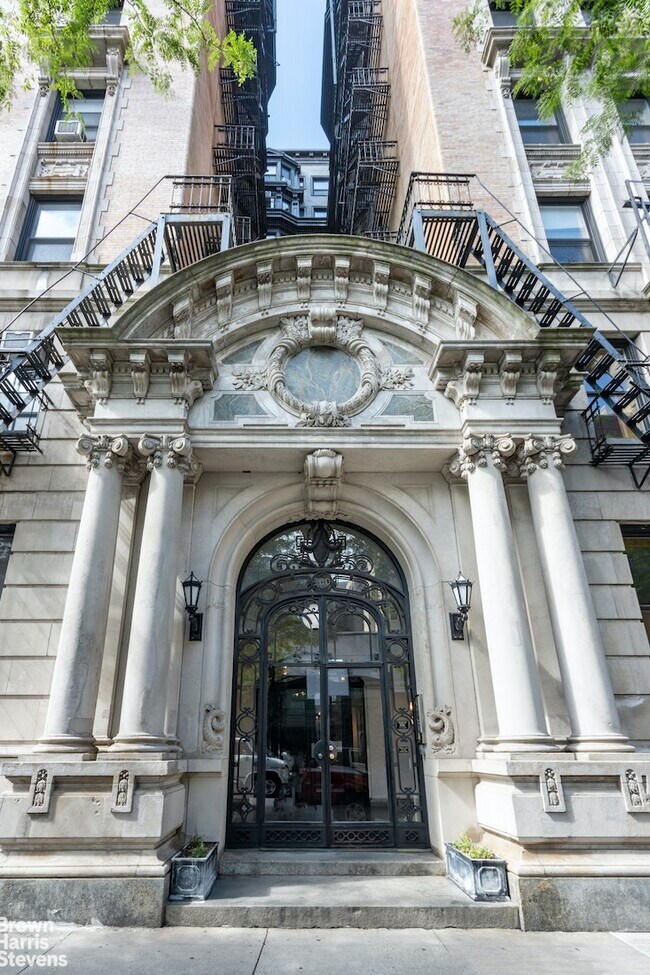 Foto del edificio - 300 W 109th St