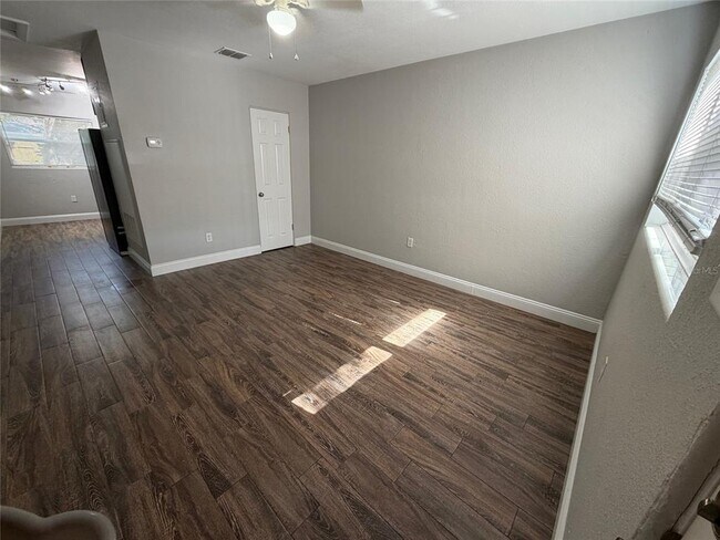 Building Photo - 509 Varsity St