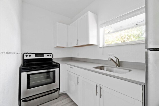 Foto del edificio - 2177 NW 27th St
