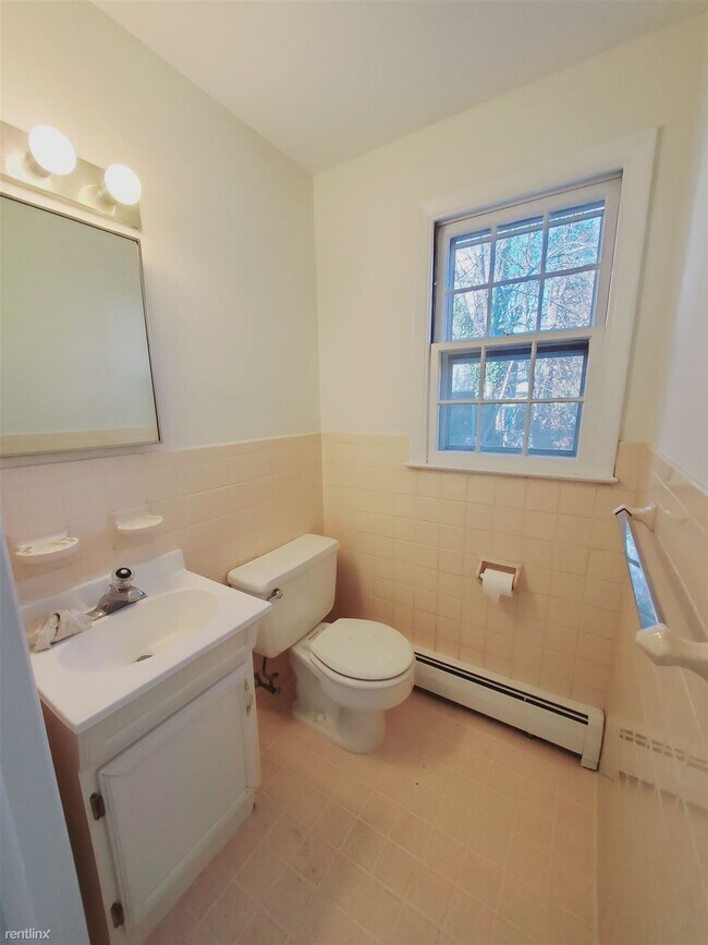 Foto del edificio - 2 br, 1.5 bath Townhome - 11 Elmwood St Un...
