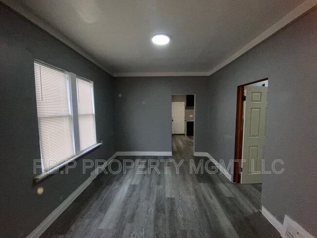 Foto del edificio - 15041 Coram St