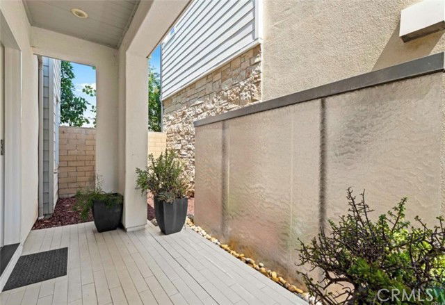 Building Photo - 112 Character