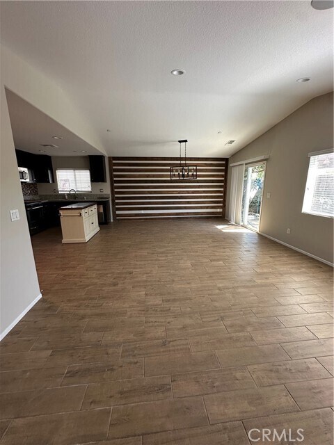 Foto del edificio - 29334 Linden Pl