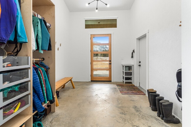 Building Photo - 5052 Hoblitt Ln