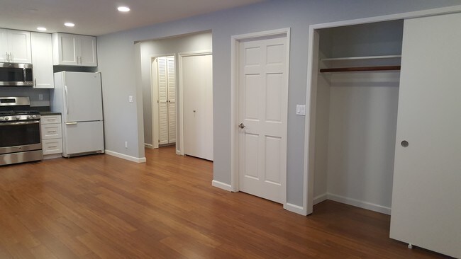 Foto del edificio - 330 Sierra Vista Rd