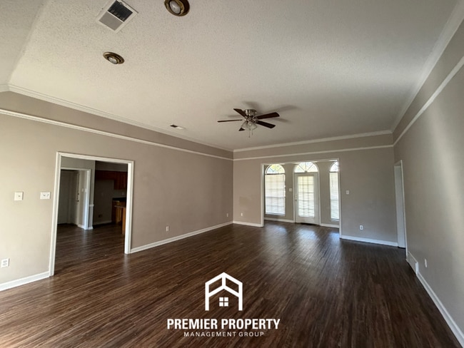 Building Photo - 6351 Oak Walk Ln