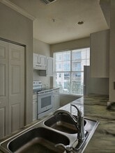 Building Photo - 860 N Orange Ave