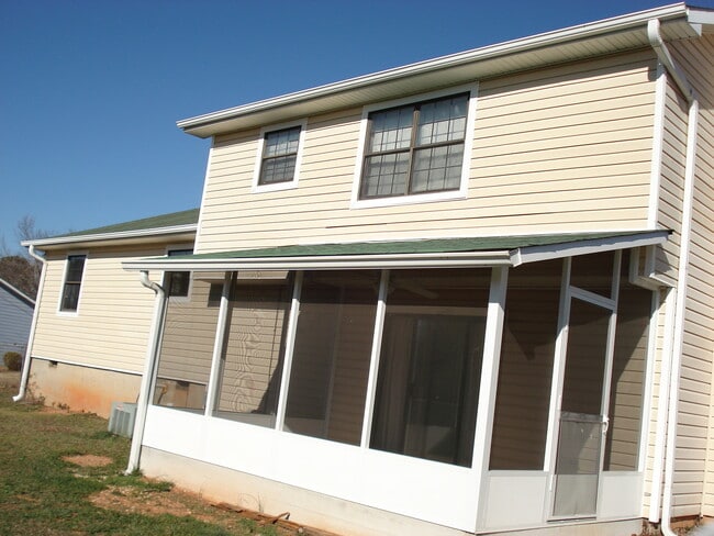 Building Photo - 65 Stokes Drive: Great home in Stockbridge...