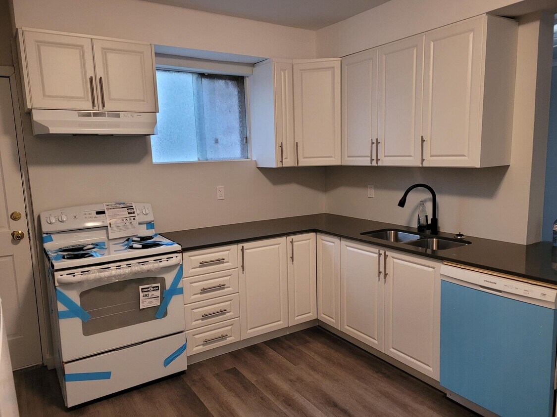 Primary Photo - 206 Hughson St N