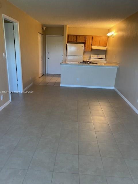 Building Photo - 2771 Riverside Dr