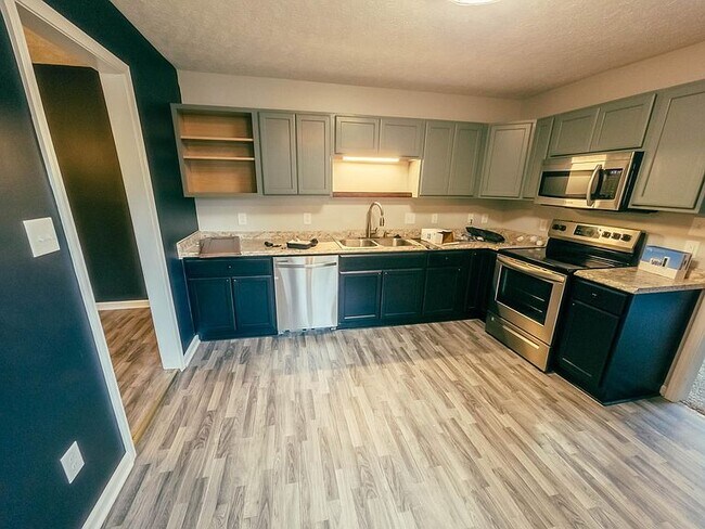 Building Photo - 200 Rowland Cir