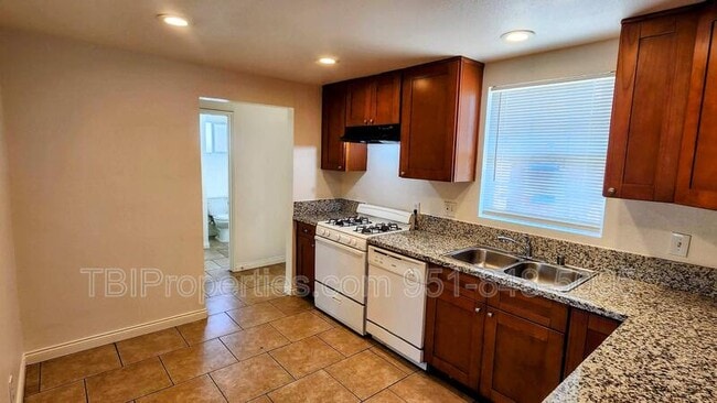 Building Photo - 6051 Vista De Oro