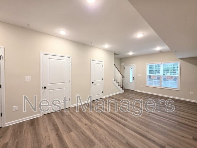 Building Photo - 1511 Fort Bragg Rd