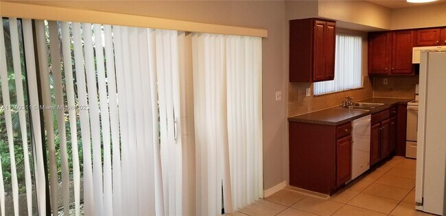 Foto del edificio - 2588 Coral Springs Dr
