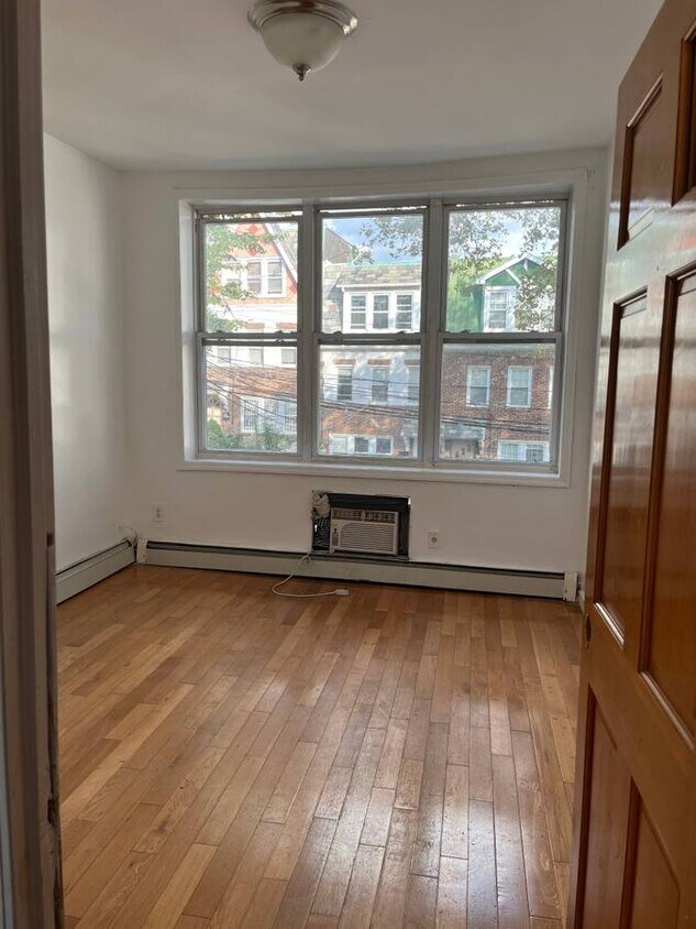 Foto principal - 2732 12th St