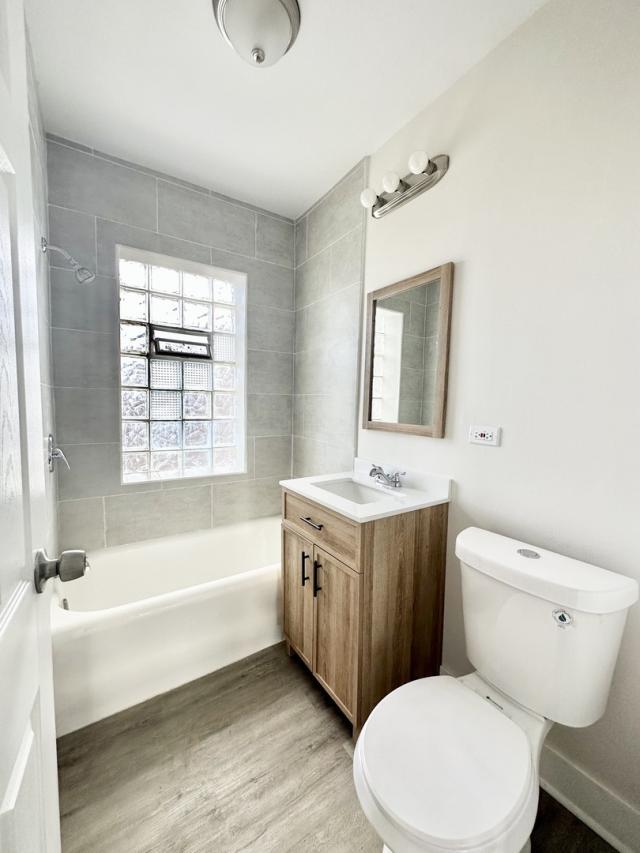 Building Photo - 2 bedroom in Chicago IL 60651