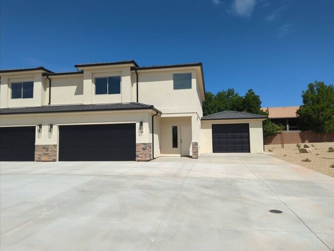 Building Photo - Nearly New 3 Bedroom Townhome.