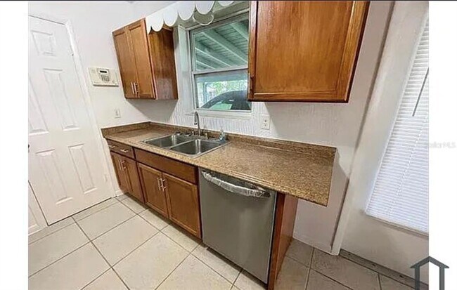 Foto del edificio - 21499 Glendale Ave