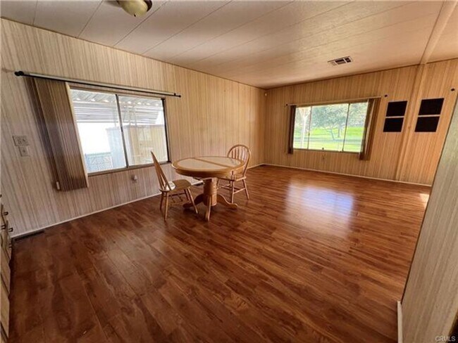 Foto del edificio - Peaceful Golf Course Living in a 55+ Community