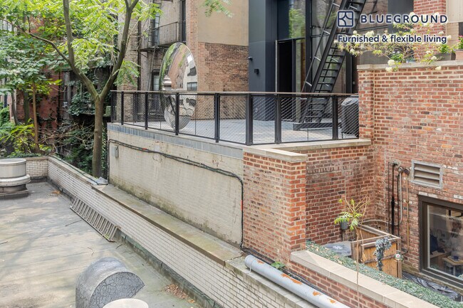 Building Photo - 160 E 88th St