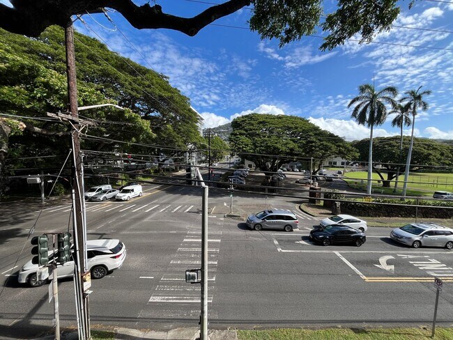 Building Photo - Punahou Wilder (Manoa/Makiki) - 2 bedrooms...