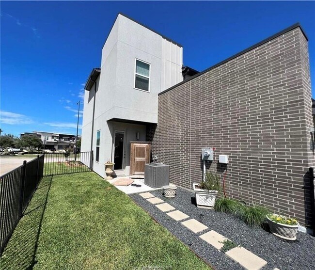Foto del edificio - 3920 Yukon Ln
