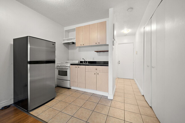 Building Photo - 1375 Rue La Fontaine