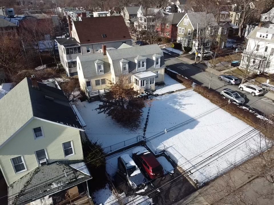 Primary Photo - 80 Curtis St