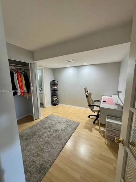 Foto del edificio - 950 Hillcrest Dr