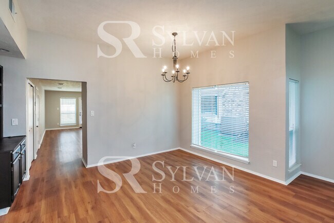 Building Photo - Remarkable Value. Unbeatable Location!