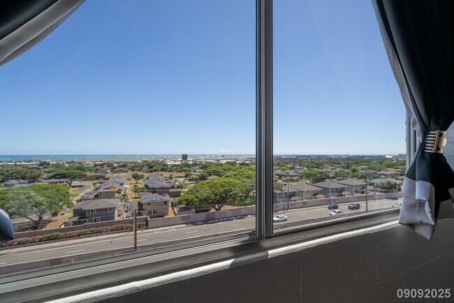 Foto del edificio - Secure 1bd/1ba/1pkg in Harbor Ridge - $270...