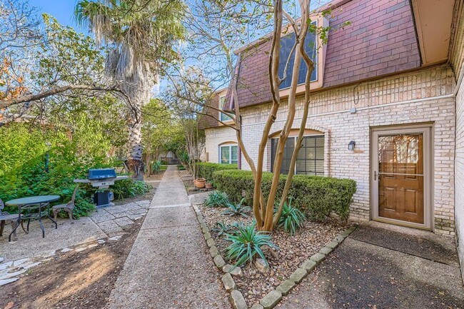 Foto del edificio - 7801 Shoal Creek Blvd