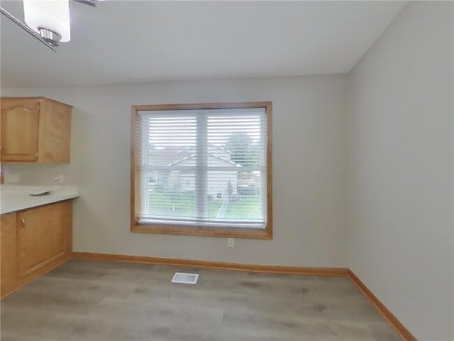 Building Photo - 3649 Kahler Dr NE