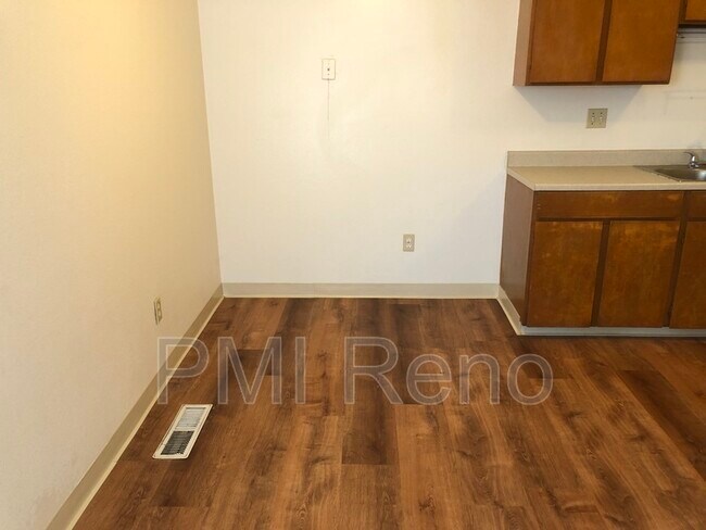 Foto del edificio - 865 N Maddux Dr