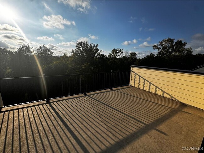 Building Photo - 588 Hazel Dr
