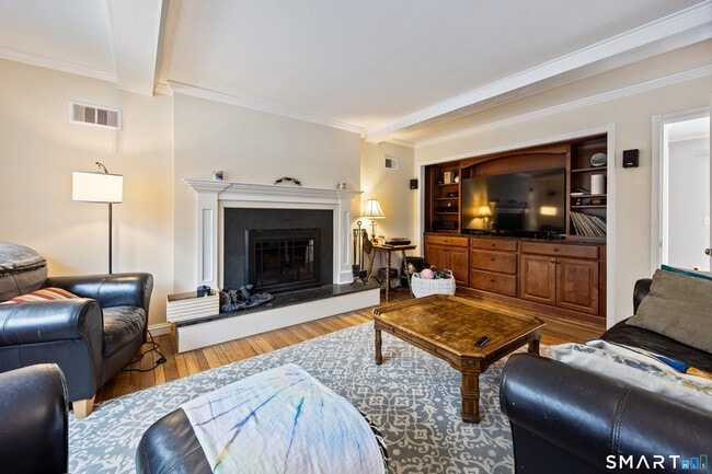 Foto del edificio - 10 Candlewood Ln